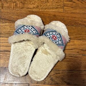 Minnetonka Furry Slippers with Geometric Design